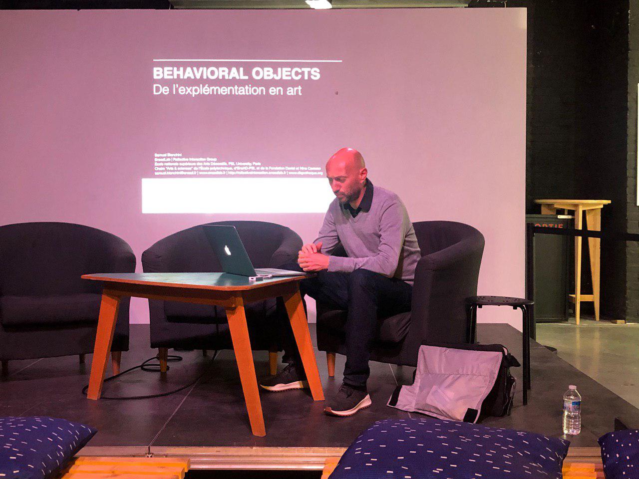 photographie de la conférence de Samuel Bianchini.