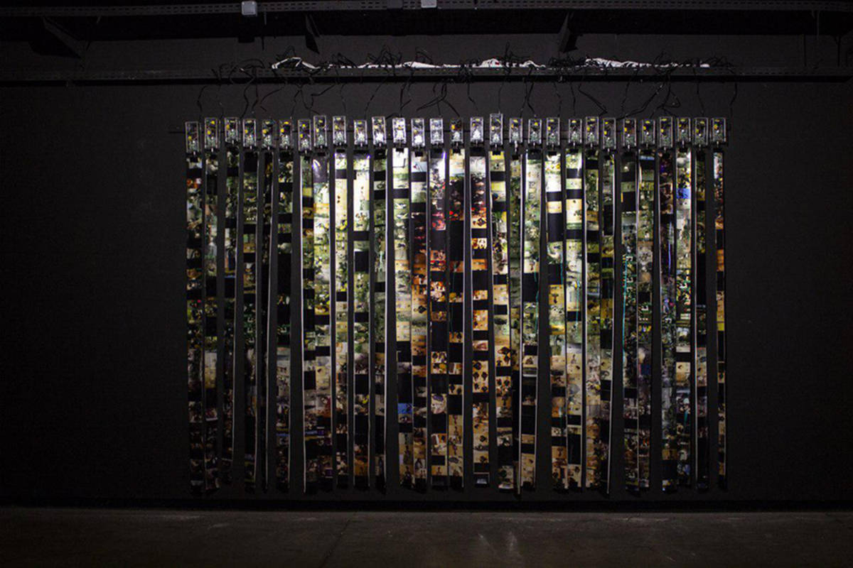 work by Arya Tabandehpoor, series of bands that can rotate on themselves, with colored patterns allowing to reconstitute two photos